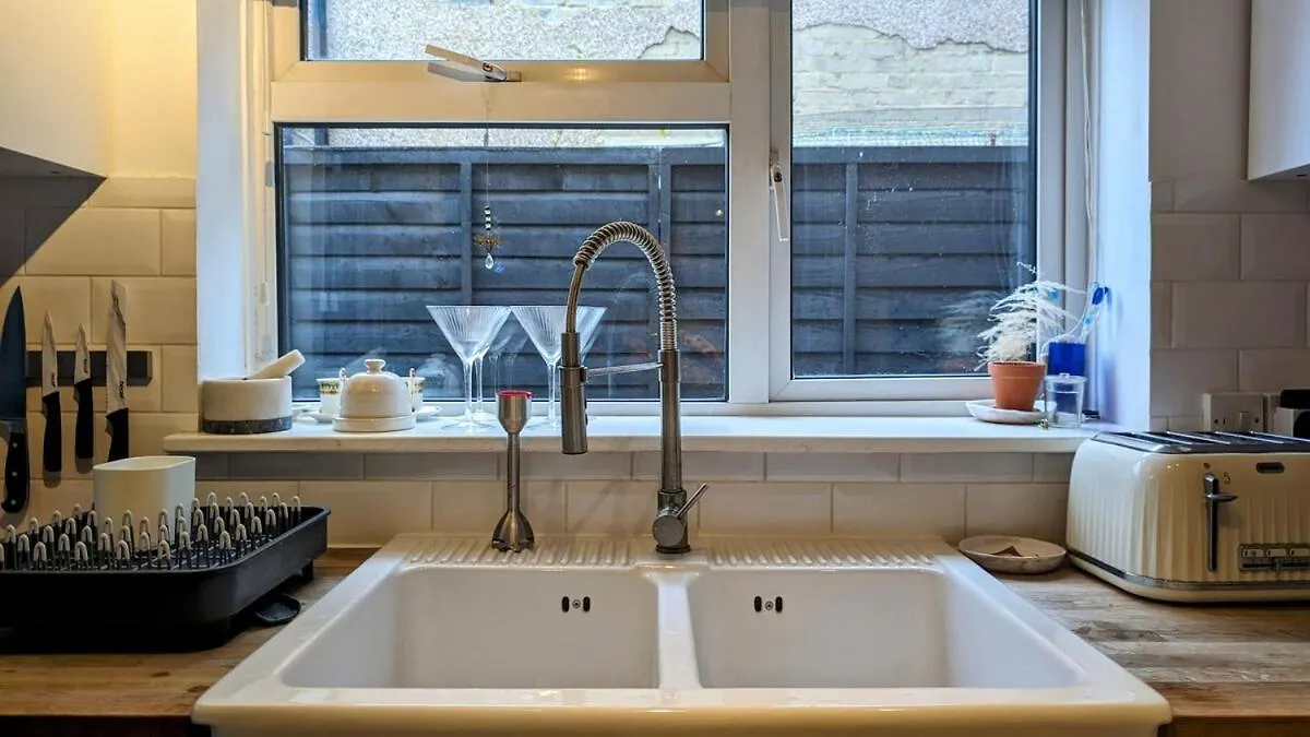 19Th Century Terraced House With Garden Bar Apartment London