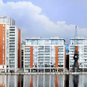 Apartment Lovely Waterfront Flat Canary Wharf Excel Centre, London