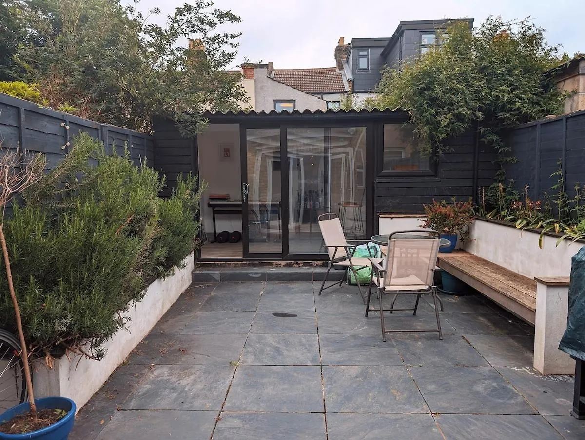 19Th Century Terraced House With Garden Bar Apartment London
