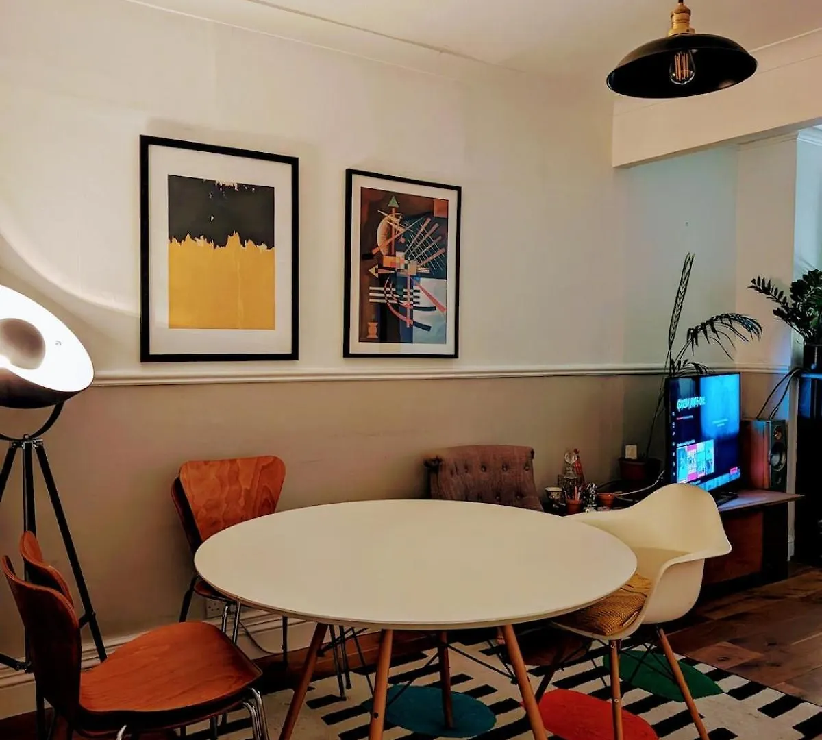 19Th Century Terraced House With Garden Bar Apartment London